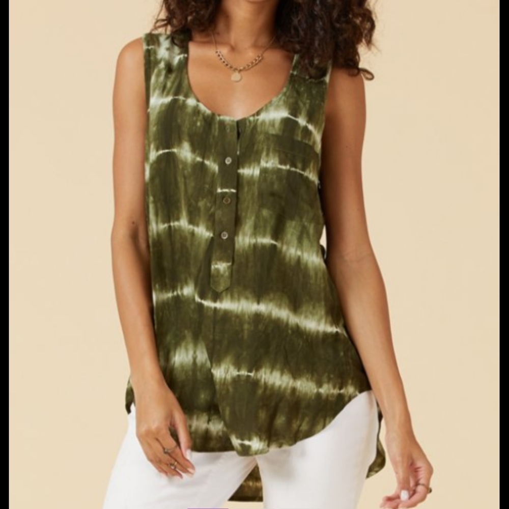 Suzanne Betro Weekend olive rayon tie-dyed hi-lo tunic, XL, EUC